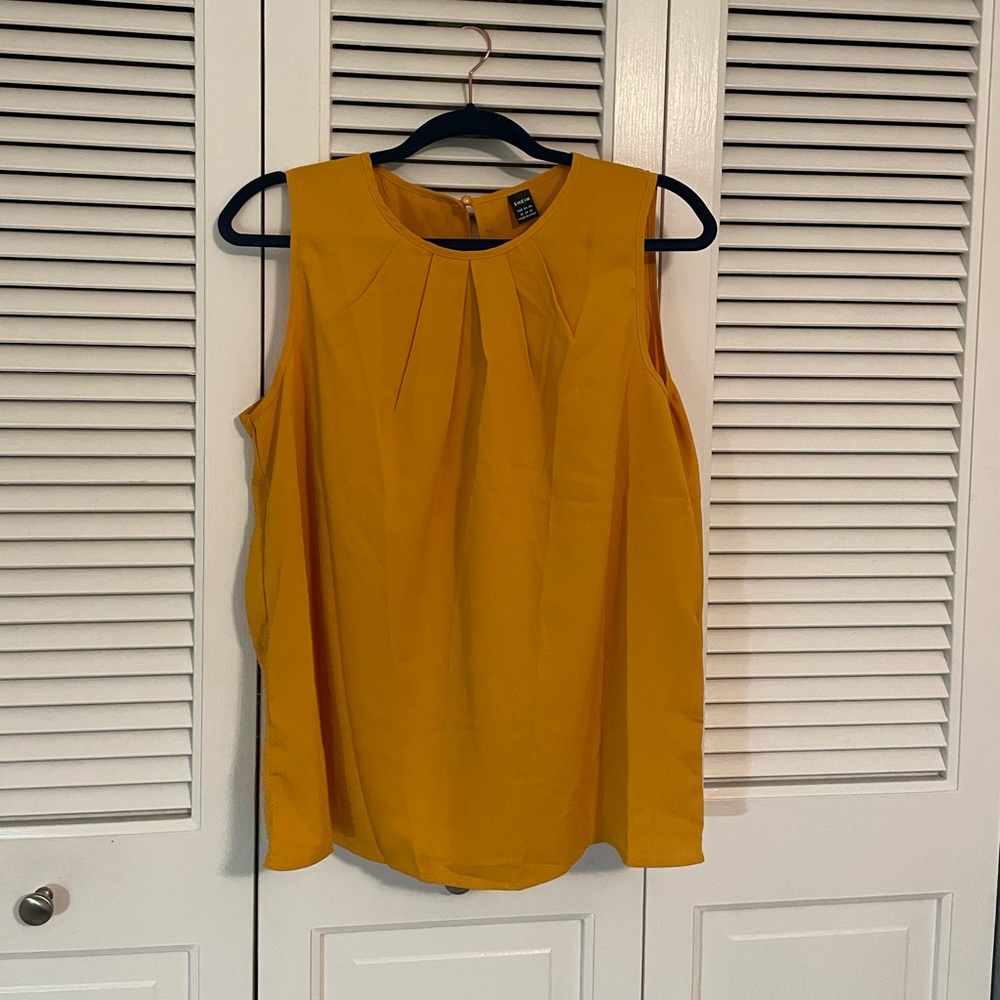 NWT Shein Clasi Solid Fold Pleated Detail Sleeveless Blouse - Picture 6 of 6